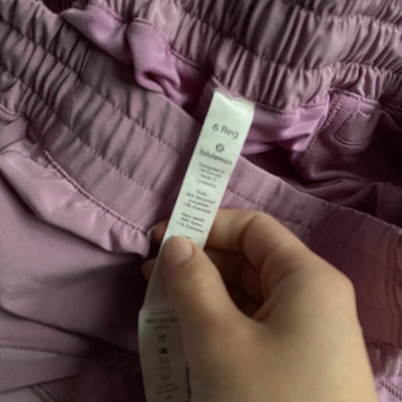 Lululemon Jubilee Hotty Hot 2.5” - Picture 3 of 8